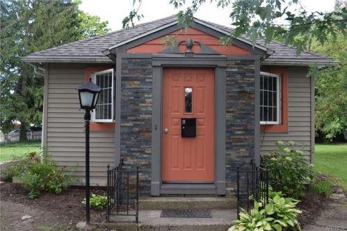 6 Hoyer Pl, Buffalo, NY 14216-1202