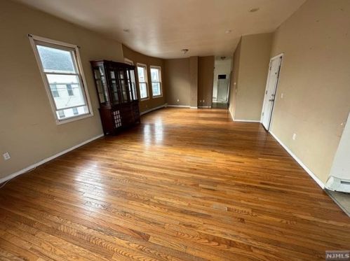 81 Paterson Ave, Paterson NJ 07522-1435 exterior