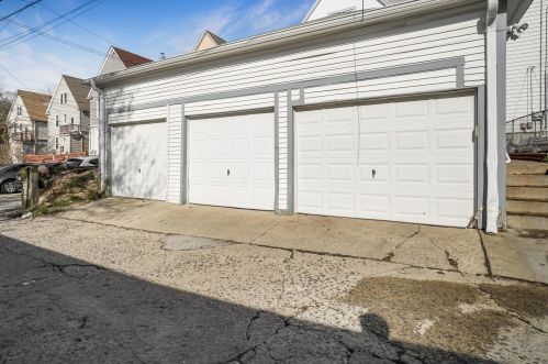 2953 Murray Ave, Milwaukee WI  53211-3202 exterior