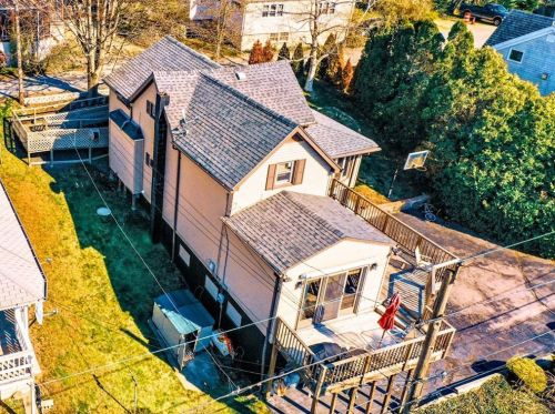 286 Riverside Dr, Tiverton, RI 02878-4206