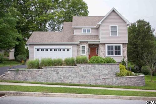 11 Sweet Arrow Dr, Hummelstown, PA 17036-2721
