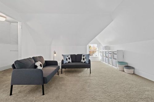 15 Hawthorne Ave, Pittsburgh PA 15229-2044 exterior