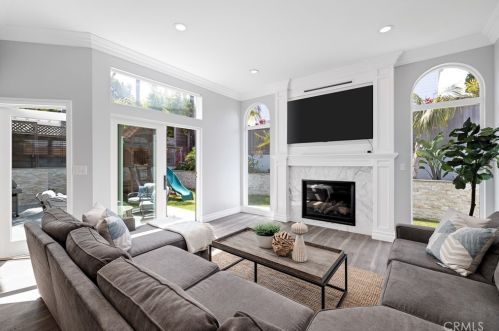 1336 1st St, Manhattan Beach CA  90266-6902 exterior
