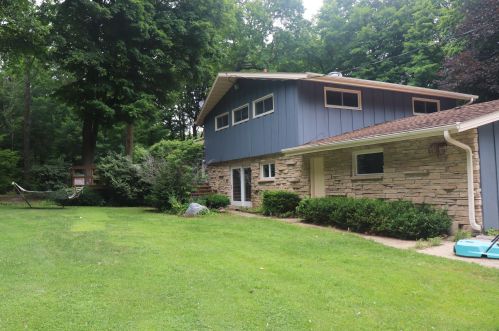 4211 Hillside Rd, Slinger, WI 53086-9798