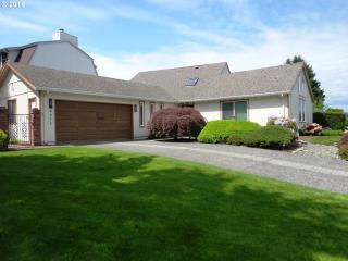 6815 Dogwood Dr, Vancouver, WA 98663-1052