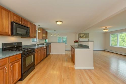 131 Forrest St, Plaistow NH  03865-2610 exterior