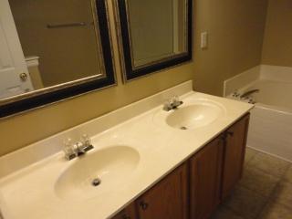 542 Bedford Knoll Dr, Winston Salem NC  27107-2023 exterior