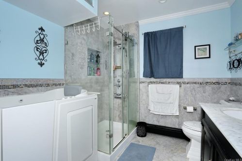 27 Larkin Ln, Garnerville NY  10923-1536 exterior