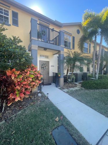 2006 Korona Dr, Fort Pierce, FL 34952-8028
