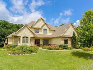 7413 Eagle Crest Dr, Camp Dodge, IA 50131-2445