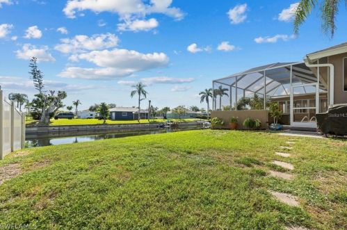 201 4th Pl, Cape Coral FL  33990-1042 exterior