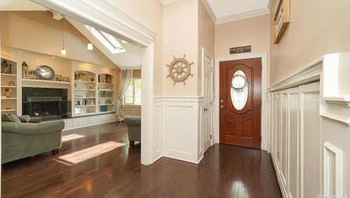 255 Maple St, Islip Manor NY  11751-4801 exterior