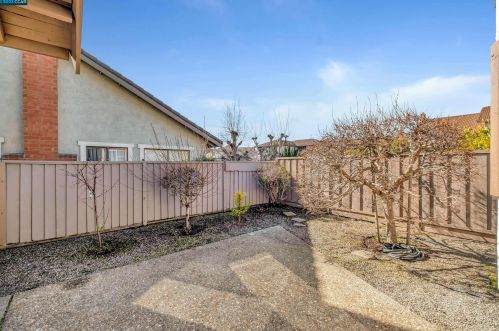 701 Begonia Dr, San Leandro CA  94578-3804 exterior