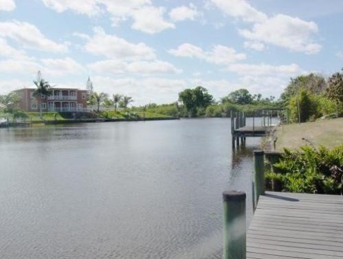 217 Olive Ave, Fort Pierce, FL 34952-1347