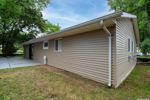 15 Campbell St, Amityville NY  11701-1817 exterior
