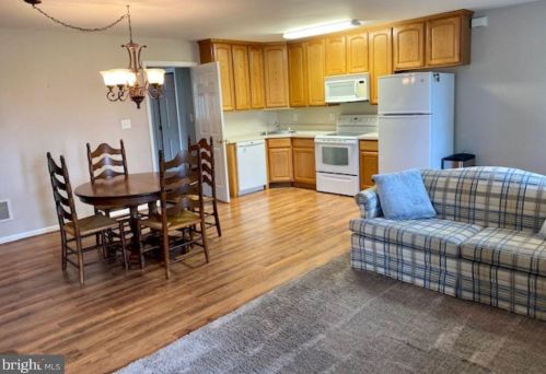 55 Kings Ct, Swedesboro NJ  08085-5033 exterior