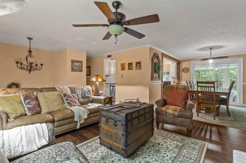 120 Mcmahon Dr, Manor PA 15665-9603 exterior