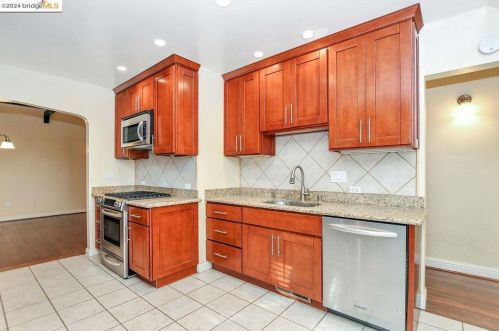 2 Sycamore Ct, West Pittsburg, CA 94565-1633