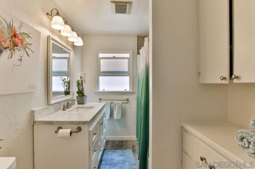 46 F St, Encinitas CA  92024-3601 exterior