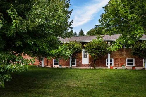 1106 Highland Dr, Goshen, IN 46528-2712