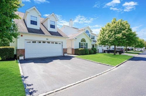 12 Tina Ln, Mount Sinai, NY 11766-3014