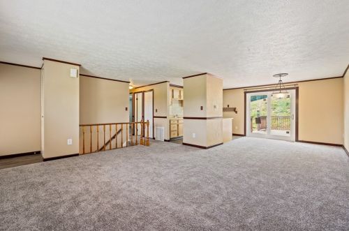 784 Thornwick Dr, Pittsburgh, PA 15243-1612