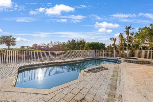 1320 Seaspray Ln, Sanibel FL  33957-2619 exterior