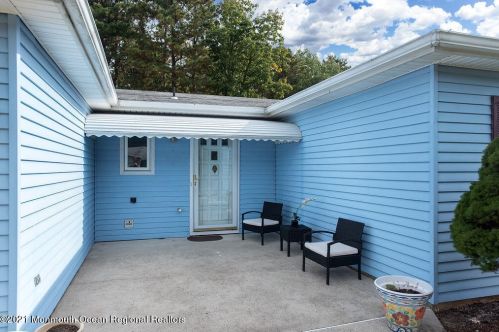 64 Courtshire Dr, Bricktown NJ  08723-7138 exterior