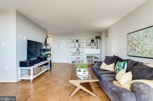 3245 Rio Dr, Falls Church, VA 22041-2106