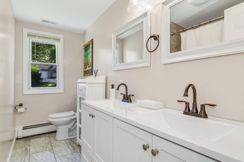 7 Cider Ln, Norwalk CT  06851-3413 exterior
