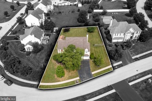5027 Woodgate Ln, Collegeville PA  19426-3365 exterior
