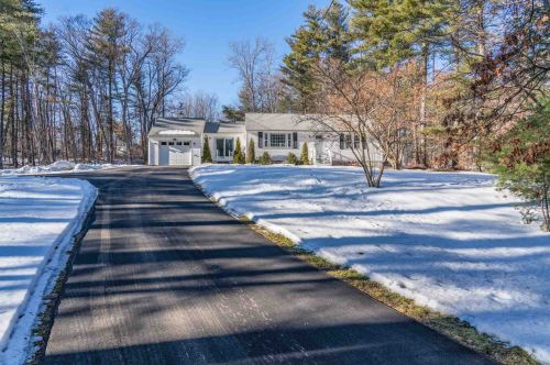 92 Hall Rd, Londonderry, NH 03053-2305