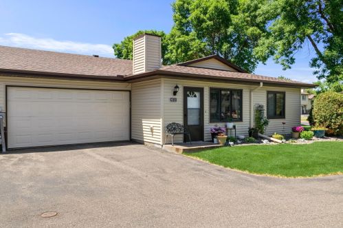 8512 Maplebrook Cir, Minneapolis, MN 55445-1937