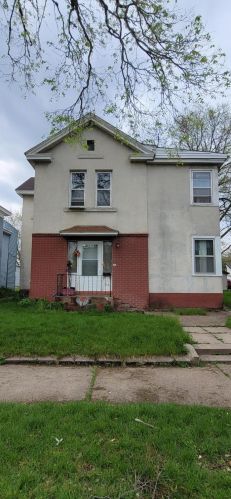1521 Johnson St, La Crosse, WI 54601-5751