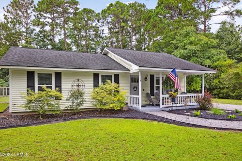 18 Hewlett Rd, Beaufort, SC 29907-2277