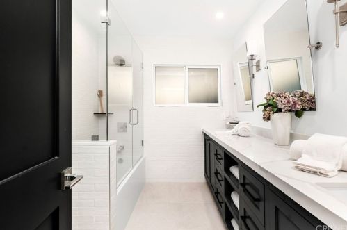 5465 Saloma Ave, Van Nuys CA  91411-3643 exterior