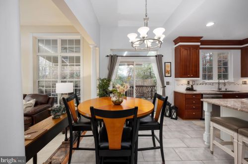 7226 Lyndam Hill Cir, Lorton VA  22079-4509 exterior