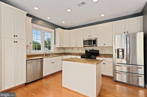 15843 Fourmile Creek Ct, Haymarket VA  20169-5427 exterior