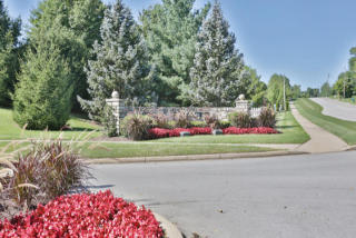 1300 Bee Ln, Louisville, KY 40243-2943