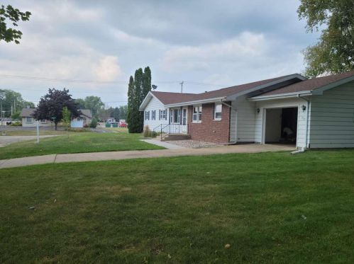 305 Hillcrest Dr, Beaver Dam, WI 53916-2419