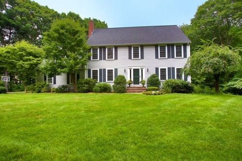 8 Homeward Ln, Walpole, MA 02081-2210