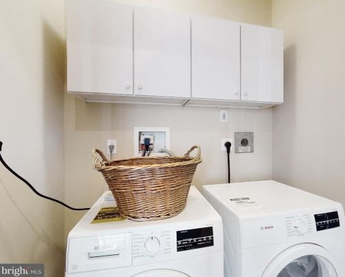 221 Victoria Mews, Princeton NJ  08542-3748 exterior