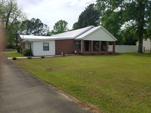 5243 Peanut Rd, Graceville, FL 32440-4292