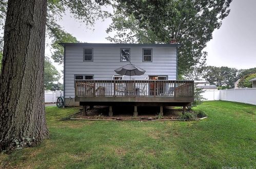 22 Harvest Ln, Milford CT  06461-1705 exterior