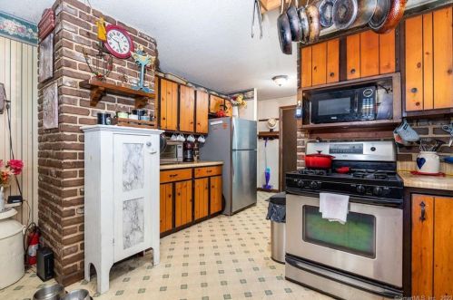 42 Elvira Hts, Putnam, CT 06260-2500