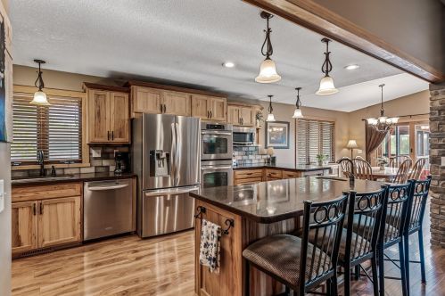 5470 Feather Ct, Saint Paul, MN 55110-2213