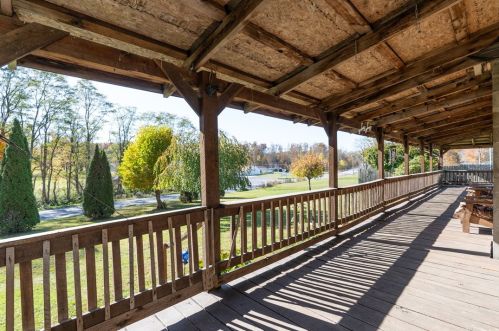 1179 Barkeyville Rd, Grove City PA  16127-4901 exterior