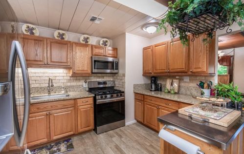 616 Q St, Rio Linda CA  95673-1427 exterior