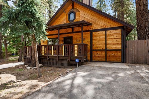 332 Country Club Blvd, Big Bear City, CA 92314-9832