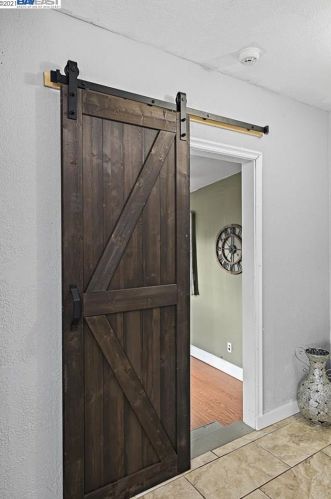 2001 57 Ave, Oakland CA 94605-1015 exterior